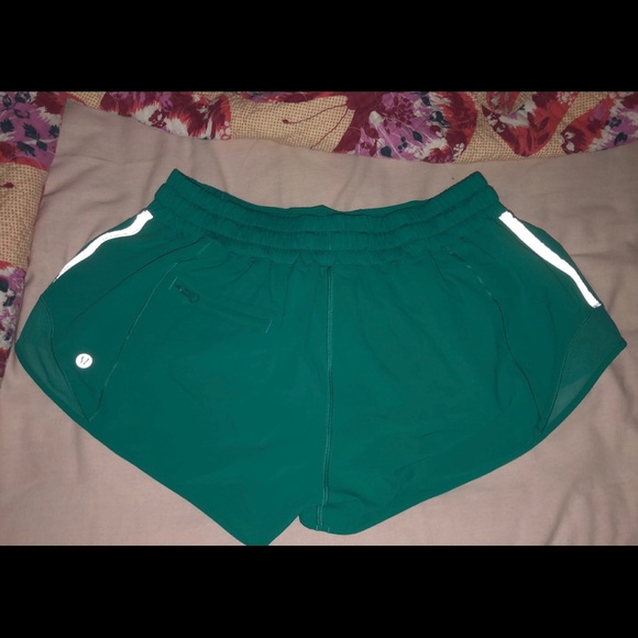 Lululemon Hotty Hot Shorts 2.5” - Picture 3 of 3